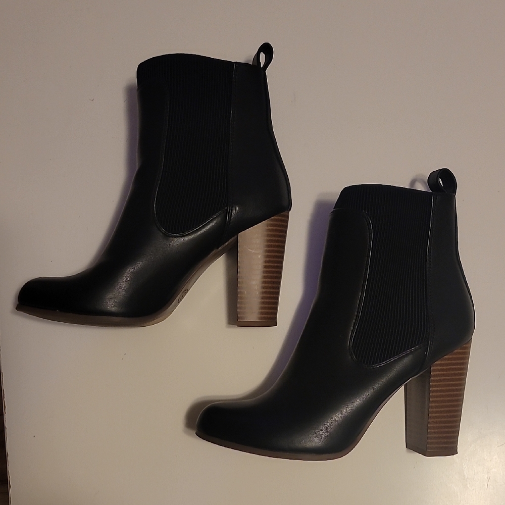 Elegant Black Ankle Boots
